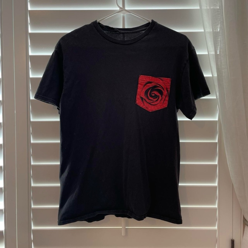 urban outfitters - rose pocket tshirt